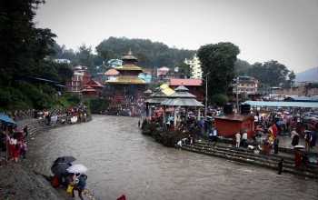 यसरी मनाइयो कुशे औँसी : कोरोनाले रोक्न सकेन धार्मिक गतिविधि (भिडियो र फोटोहरु)