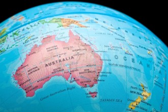 Travel exemption applications open for overseas parents of Australians separated by COVID-19