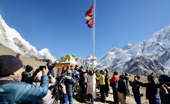 कालापत्थरमा प्रम प्रचण्डबाट झण्डोत्तोलन र शान्तिपदयात्रा शुभारम्भ