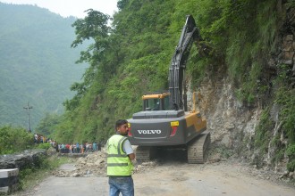 आँबुखैरेनी–मुग्लिन खण्ड राति पनि खुला, घाँसीकुवा खण्डमा राति ११ देखि बिहान ४ सम्म यातायात बन्द