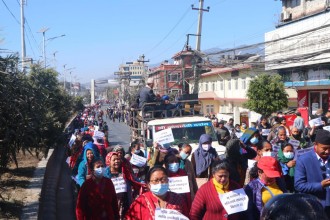 महानगरका प्रहरीमाथि आक्रमण गरेकाहरूको खोजी तीव्र पारिएपछि सुकुम्बासीको धर्ना र जुलुस