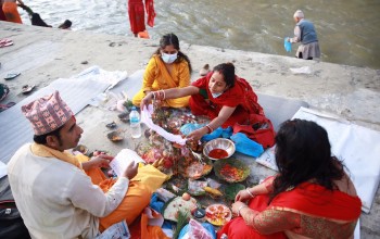 सप्तर्षीणां पूजां विधाय नारीभि: ऋषिपंचमी पर्व सम्मानितम्