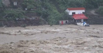 बराहक्षेत्रमा उदयपुर र सुनसरीका २ हजार घरपरिवार सप्तकाेशी कटानकाे उच्च जाेखिममा