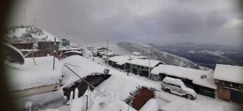 बाक्लो हिमपातले राजमार्ग अवरुद्ध, जनजीवन कष्टकर बन्दै