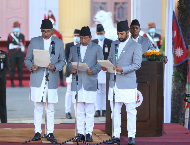 तीन उपप्रधानमन्त्री र सात मन्त्रीले पनि लिए शपथ