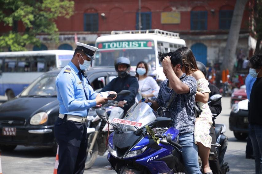 होलीमा उपत्यकाभित्र ट्राफिक चेकजाँचमा कडाइ (फोटो फिचरसहित)